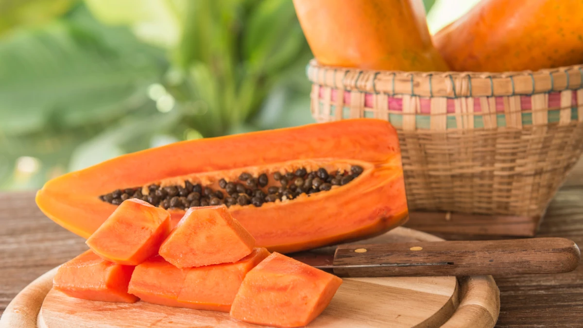 can cats eat papaya? What you need to know